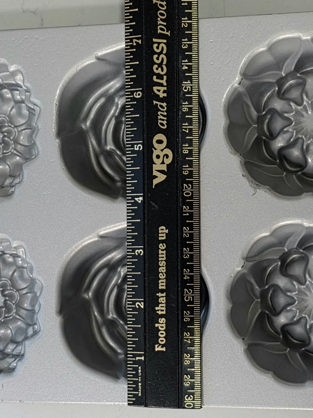 Nordic Ware Floral Mini Cakelets 6 Cavity 3 Cup Bakeware Metal Nonstick Aluminum